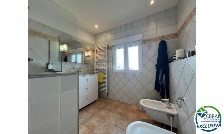 Foto f477206a-11cd-48a7-a3c5-026a61bfbac2. Casa amb calefacció aparcament piscina a Francolí - Freser - Noguera Empuriabrava