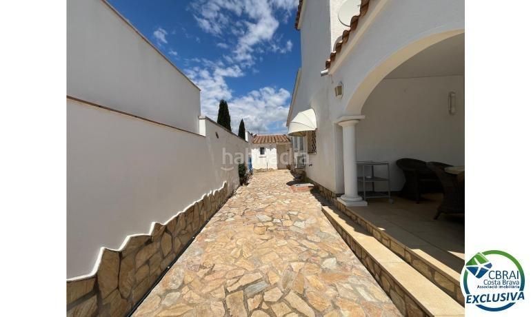 Foto f558d058-f8e9-478d-b4a4-1cd2e8fb4974. Casa amb calefacció aparcament piscina a Francolí - Freser - Noguera Empuriabrava