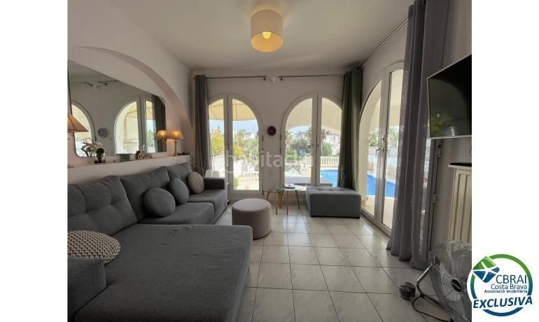 Foto fb940d95-b0aa-4425-b15a-da1b1f852d6a. Casa amb calefacció aparcament piscina a Francolí - Freser - Noguera Empuriabrava