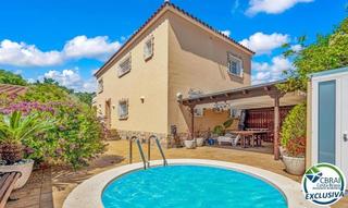 Casa en Puigmal - Mas Nou. Mas nou amplia casa con 5 dormitorios, garaje privado, jardín, t