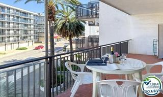 Apartamento en Santa Margarida. Vivir cerca del mar apartamento con 2 dormitorios y terraza en s