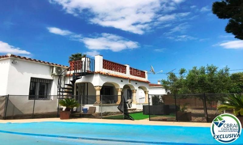 Foto d1b2e29b-e385-44fb-bfe7-2bfd25519717. Casa amplia casa con piscina en venta en mas boscà en Roses