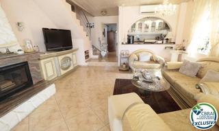 Casa en Santa Margarida. Venta de casa con gran amarre en santa margarita, roses