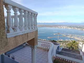 Casa a Carrer de la pujada del puig rom 262. Encanto mediterr�neo con vistas al mar  villa con licencia tur�s