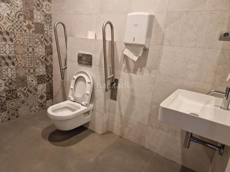 Foto 678e228e-d200-4a5f-b3ae-f10ba6b6f2df. Lloguer local comercial a Centre Roses