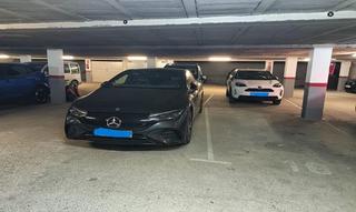 Autoparkplatz in Centre. Plaza de parking en centro de roses gran via