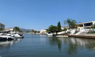 Haus in Francol - Freser - Noguera. Casa de pescadores con amarre y garaje cerrado en empuriabrava