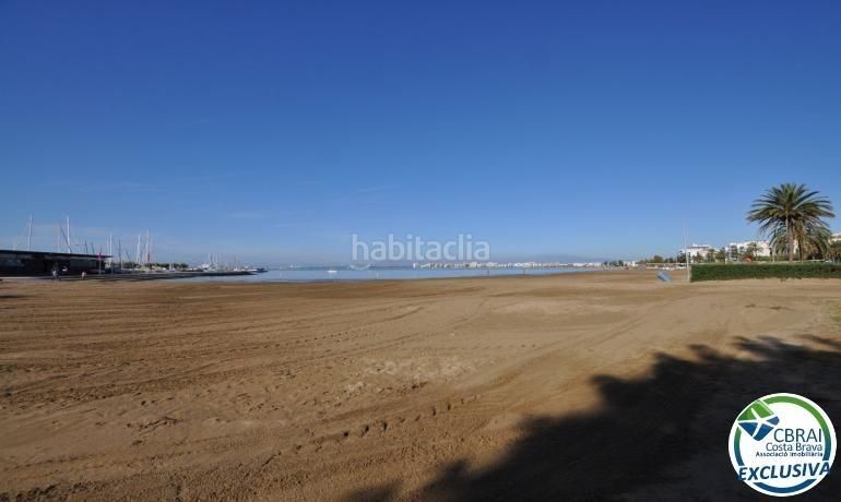 Foto b7fdb44b-fbda-4303-9a12-d8f5e05212b5. Local comercial a Centre Roses