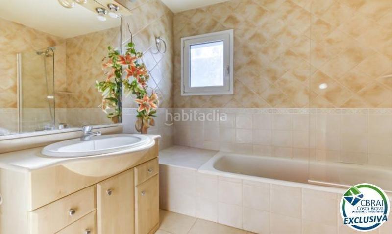 Foto b33eee0e-d976-41d1-b474-e4d0973998ef. Ático  estilo dúplex con vistas preciosas a 150m de la playa en Roses