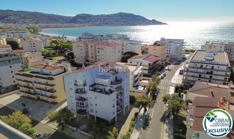 Foto cf39cbdd-36af-4541-8fc4-638b329391ce. Ático  estilo dúplex con vistas preciosas a 150m de la playa en Roses