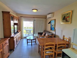 Apartament a Puig Rom-Canyelles-Almadrava. Apartamento de 2 habitaciones dobles, ubicado en la encantadora