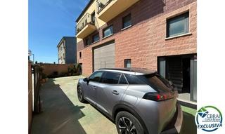 Zweistöckige Wohnung in Puigmal - Mas Nou. Precioso duplex con ascensor en venta en un edificio de dos vivi