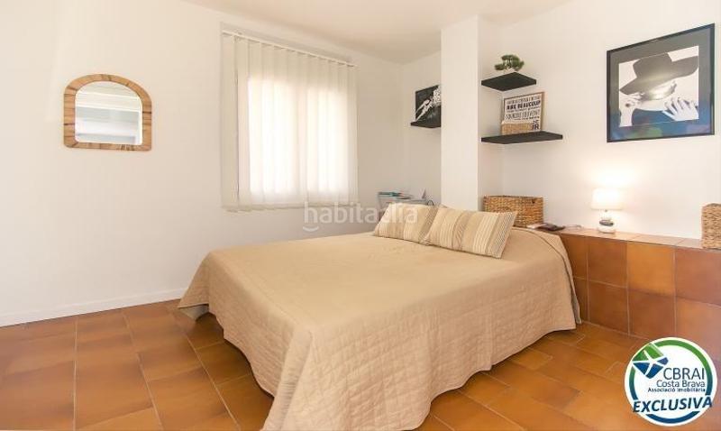 Foto 2ea1a807-b0f9-41f0-9efc-0c577de5913f. Apartamento  reformado en el centro , 2 habitaciones dobles, terraza, aparcamiento, a 150 m del mar. en Empuriabrava
