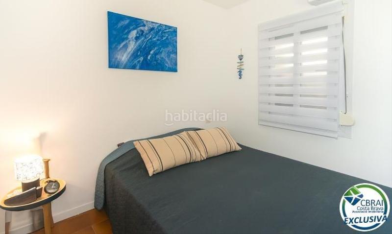 Foto b11086ad-4d7a-41c8-85f8-08434428077c. Apartamento  reformado en el centro , 2 habitaciones dobles, terraza, aparcamiento, a 150 m del mar. en Empuriabrava