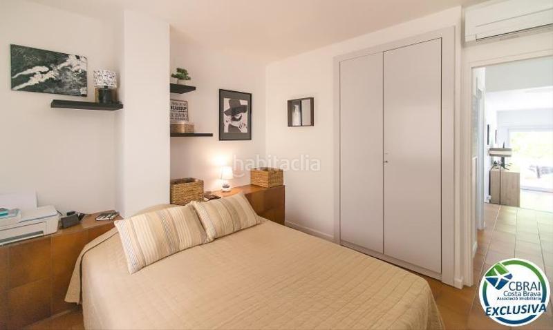 Foto ca5c95eb-6ffa-4519-89e6-b06ba1c1ec47. Apartamento  reformado en el centro , 2 habitaciones dobles, terraza, aparcamiento, a 150 m del mar. en Empuriabrava