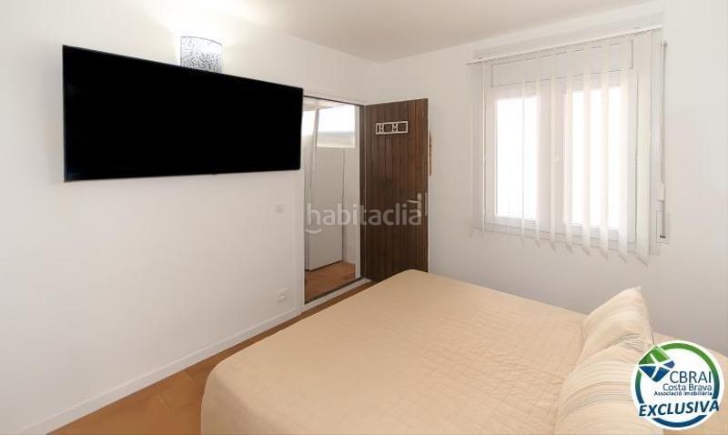 Foto f8f0c719-23b5-48ab-96ec-2e7b7fa8e429. Apartamento  reformado en el centro , 2 habitaciones dobles, terraza, aparcamiento, a 150 m del mar. en Empuriabrava