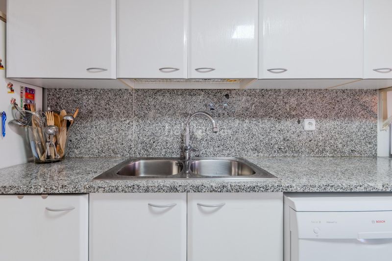 Foto b8c2b99f-527f-40a7-80a9-9121e4f756f0. Dúplex a Eixample Sud-Migdia Girona