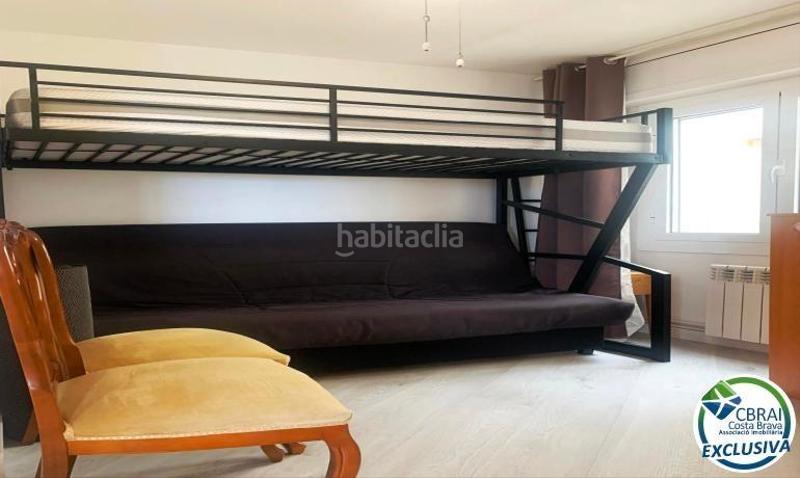 Foto 6b49e8fd-a278-47b0-83c8-0590708f4660. Apartamento amplio piso en venta a 100 metros del mar en Roses