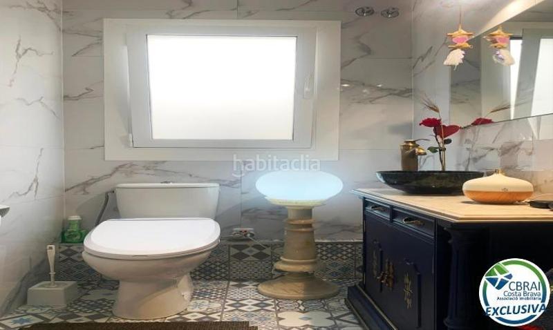 Foto b6fe976e-39eb-4786-9944-f226e7c36060. Apartamento amplio piso en venta a 100 metros del mar en Roses