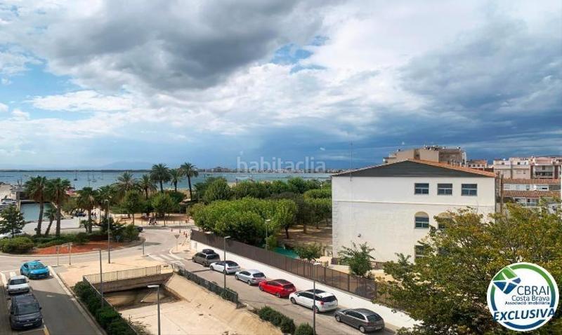 Foto b80a296d-b1b3-4feb-8f5d-650409a95e33. Apartamento amplio piso en venta a 100 metros del mar en Roses