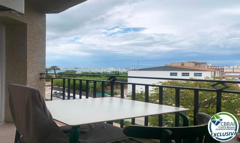 Foto f5f94993-4c1d-4d17-9827-cbb2eaa34f63. Apartamento amplio piso en venta a 100 metros del mar en Roses