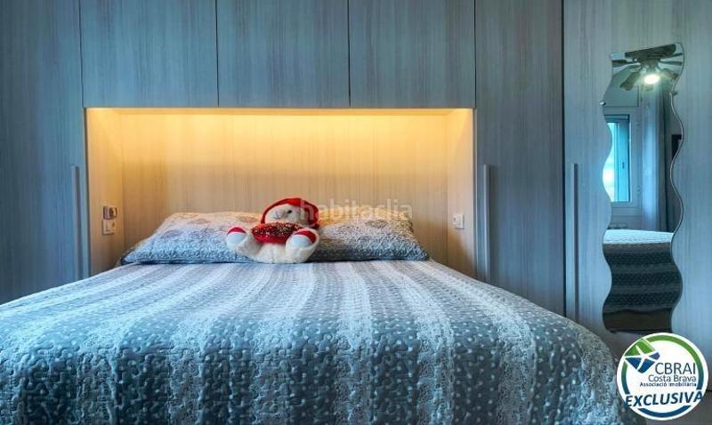 Foto f920debf-2e02-4f7b-b5c8-a987d30c5297. Apartamento amplio piso en venta a 100 metros del mar en Roses
