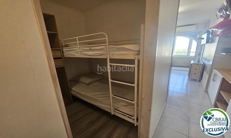 Foto 08cecc83-6eab-4b42-91a8-ab3bb935bbb0. Estudio  con licencia turistica a 50m playa empruiabrava en Empuriabrava