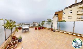 Apartament a Centre. Dúplex con vistas impresionantes a la bahía de roses