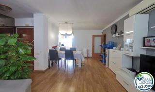 Piccolo appartamento in Eixample-Horta Capallera. Amplio piso familiar con 4 habitaciones