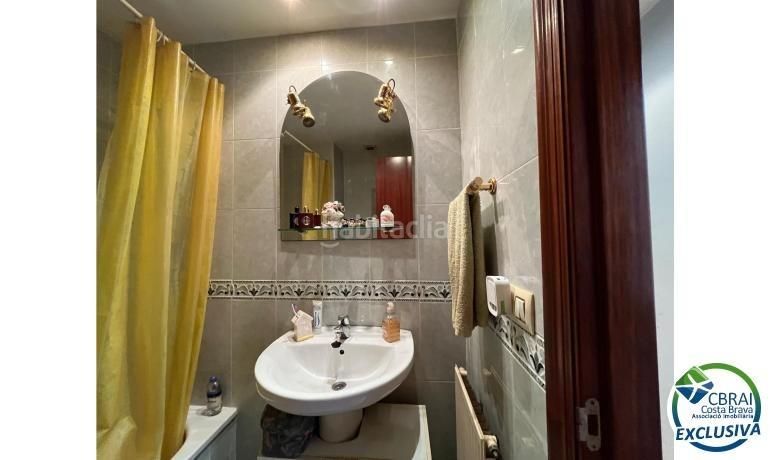 Foto 4448a28e-43fc-4138-a585-874c7702996d. Apartament amb aparcament a Eixample-Horta Capallera Figueres