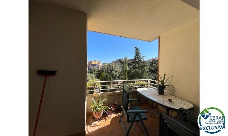 Foto c24f75e8-4152-4a52-8173-53a64c9d512f. Apartament amb aparcament a Eixample-Horta Capallera Figueres