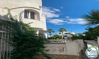 Maison à Francolí - Freser - Noguera. Casa semi adosada en empuriabrava a reformar, con amarre privado