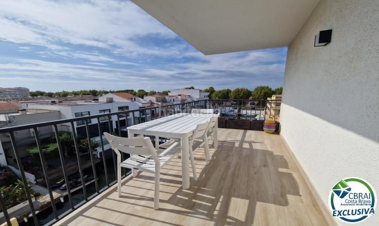 Foto c3ff46c9-4159-48ae-8979-83301998fae8. Apartament amb aparcament a Port Banyuls - Port Alegre - Port Empordà Empuriabrava