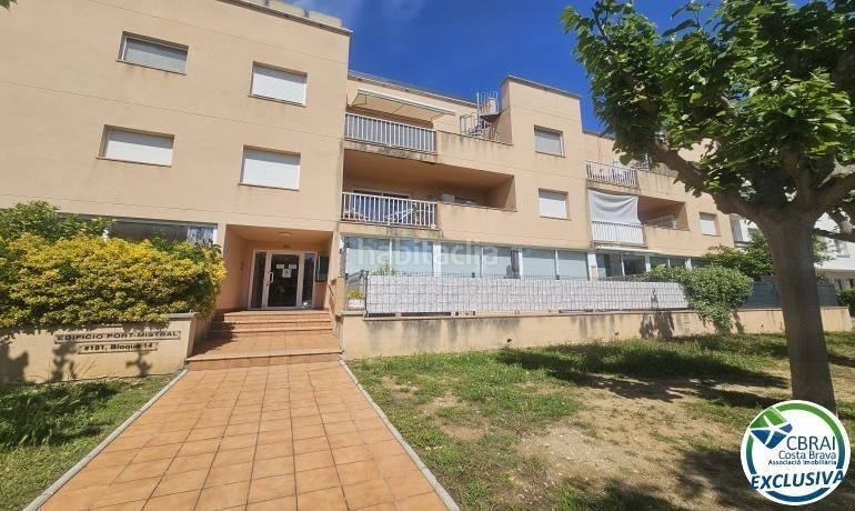 Foto a0d7a431-1ffd-424a-9310-66659ac35370. Apartament amb aparcament a Alberes Empuriabrava