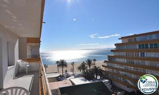 Apartament a Santa Margarida. Apartamento en primera línea de mar con licencia turística en ro