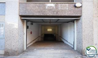 Aparcament cotxe a Puig Rom-Canyelles-Almadrava. Plaza garaje centro roses