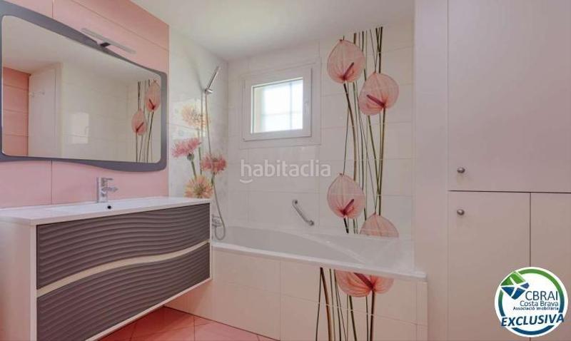 Foto 71725922-ad9c-48a3-87a9-29251a57c2b3. Haus mit parking in Santa Margarida Roses