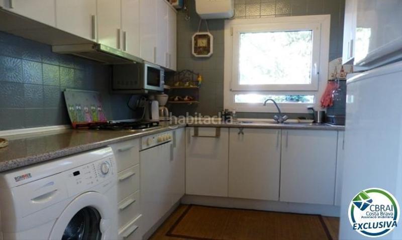 Foto 6cc20a30-a468-422d-96ca-11711181316c. Apartament amb aparcament a Carmençó Empuriabrava