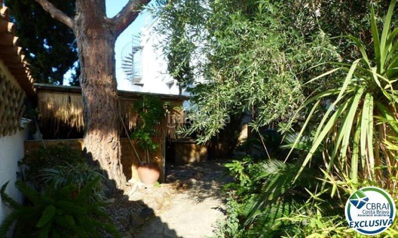 Foto a692d363-87ce-41c1-b465-93f9932139ed. Apartament amb aparcament a Carmençó Empuriabrava