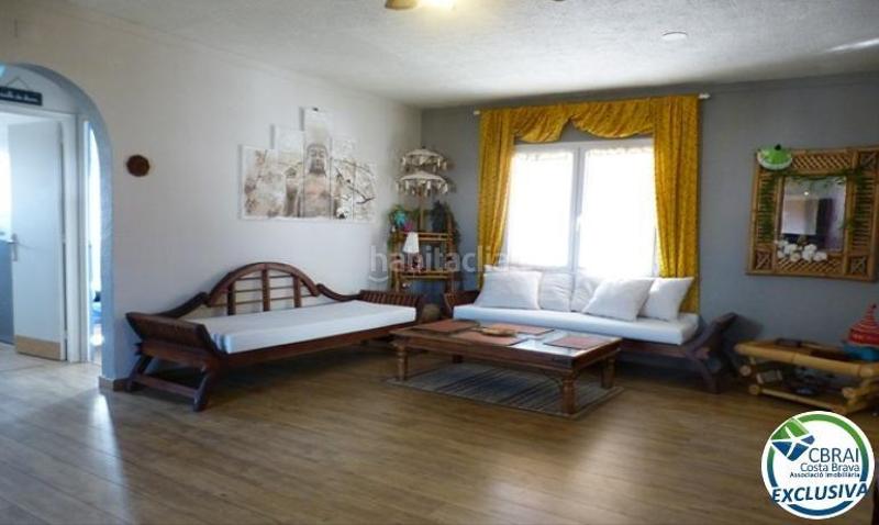 Foto f34aa959-3990-437f-a1ed-27f7a6162cf8. Apartament amb aparcament a Carmençó Empuriabrava