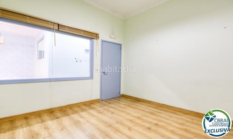 Foto 87fce1e7-7328-44a3-a8cd-388ca2cb3926. Local comercial a Centre Roses
