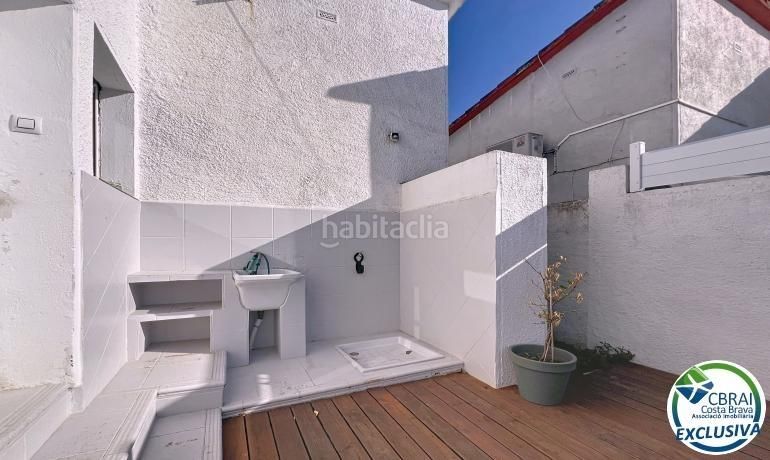 Foto 5a43ab8f-32ab-4aec-9774-941a23dba911. Casa amb aparcament piscina a Alberes Empuriabrava