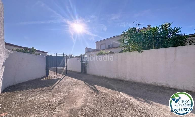 Foto b15a99bf-69ff-4ca9-a697-9588b55d6e0b. Casa amb aparcament piscina a Alberes Empuriabrava