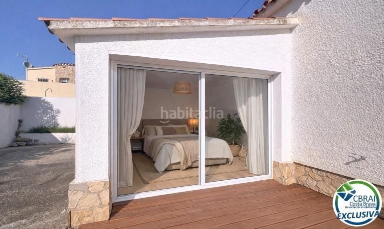 Foto ba693021-e504-49b8-b1d6-39c7a6c0dd84. Casa amb aparcament piscina a Alberes Empuriabrava