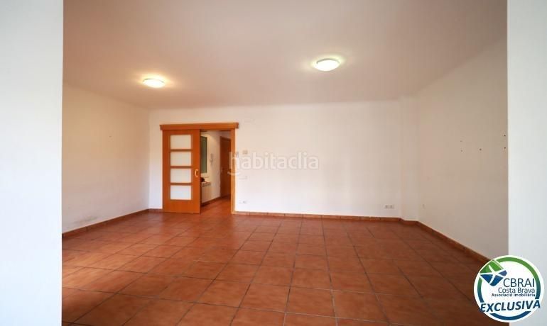 Foto 2059b9d0-f66f-46d4-a977-8f52da55d662. Apartament a Centre Roses