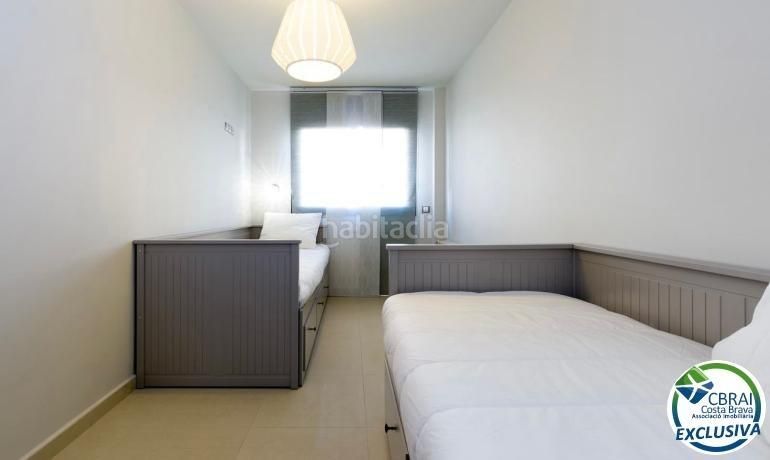 Foto 2f94cb84-d48a-4290-ba3b-7912a8546bdc. Apartament amb aparcament a Centre Roses