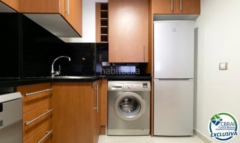 Foto c9b9dc96-cf2b-4d8d-83b7-950f180dc9fc. Apartament amb aparcament a Centre Roses