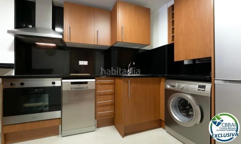 Foto f9e470d2-5135-41df-bda0-98b3bd107f64. Apartament amb aparcament a Centre Roses