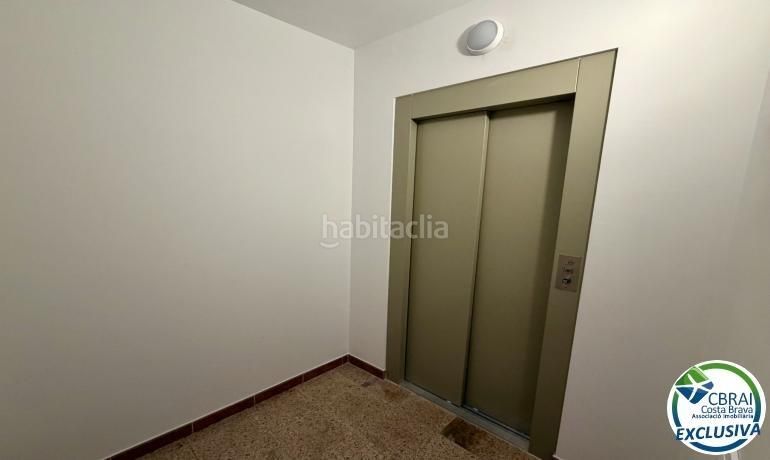 Foto cf17a8d4-e552-4222-ad82-e7c99db1151f. Apartament a Centre Roses