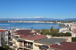 Apartament a Calle de francesc alegre 3. Apartamento con vistas en puig rom  roses